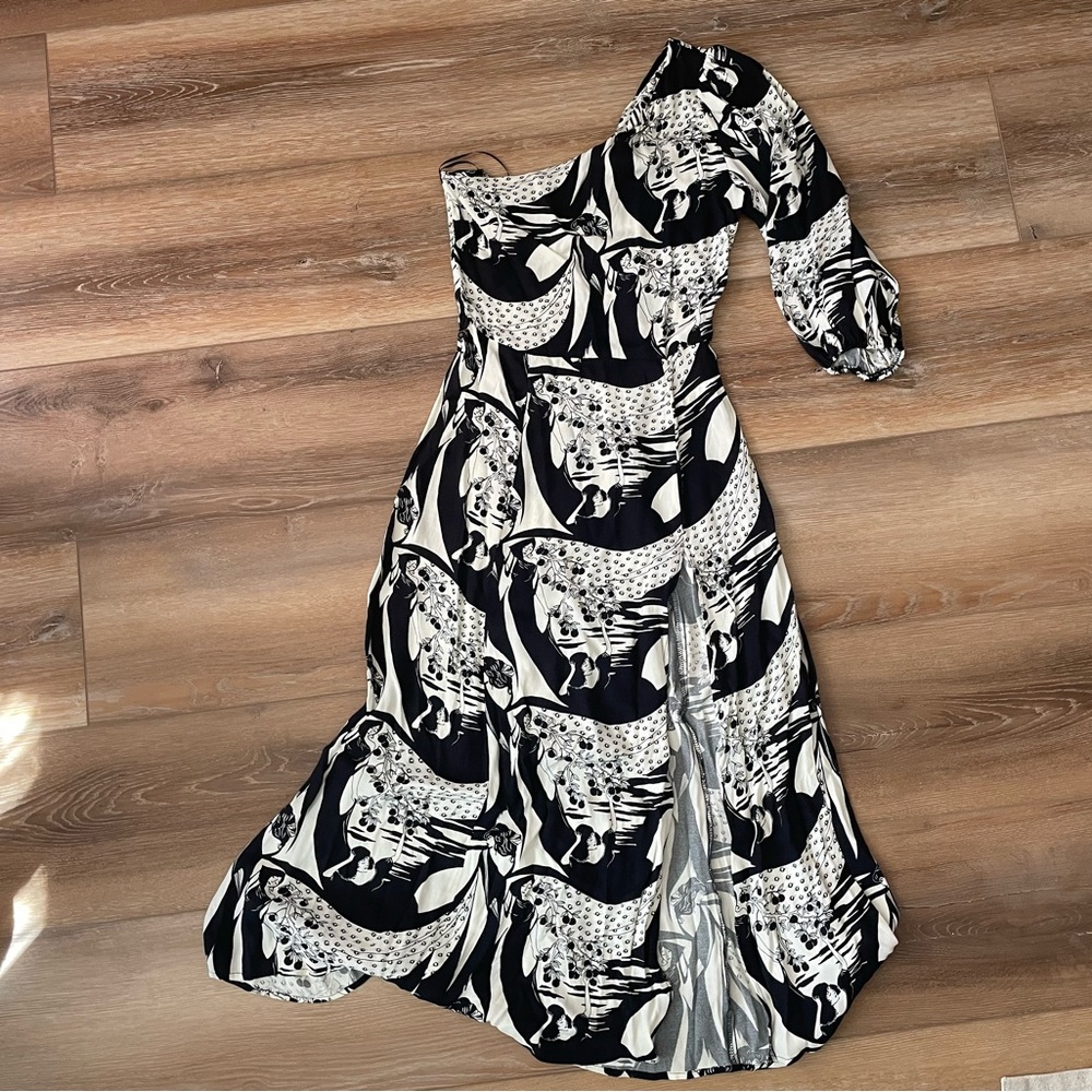 black cream lawrence reformation medium dress one puff sleeve, high slit, midi